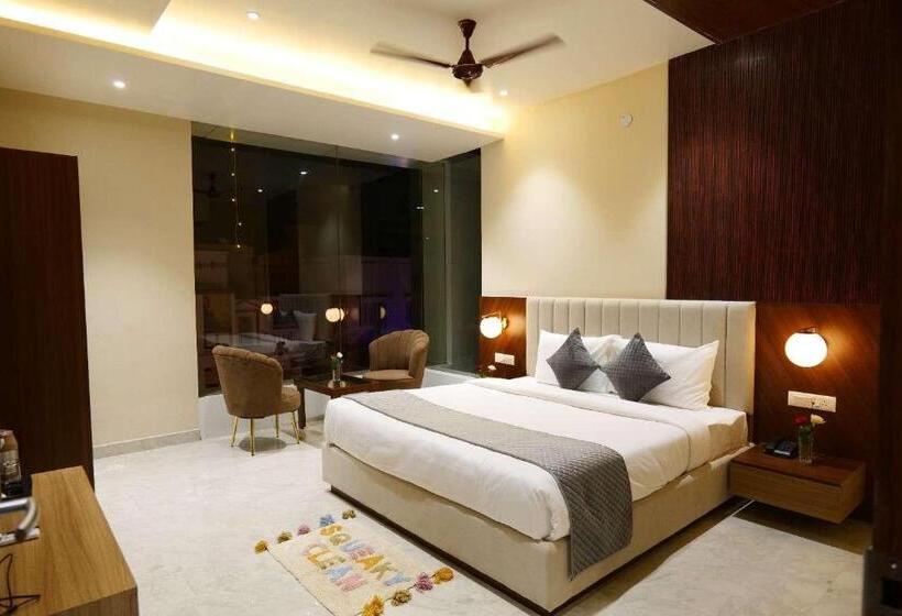 Номер Deluxe, Vedangam