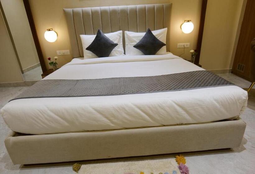 Номер Deluxe, Vedangam