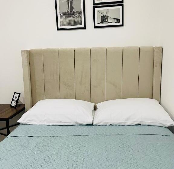 带2个双人床的标准工作室, Indomus Rooms