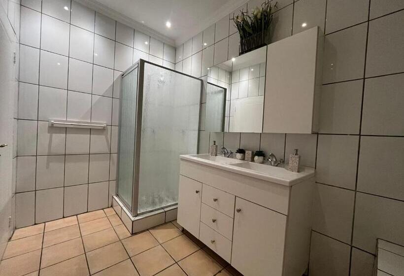 بنگله خانوادگی, Kiwi Boutique Lodges