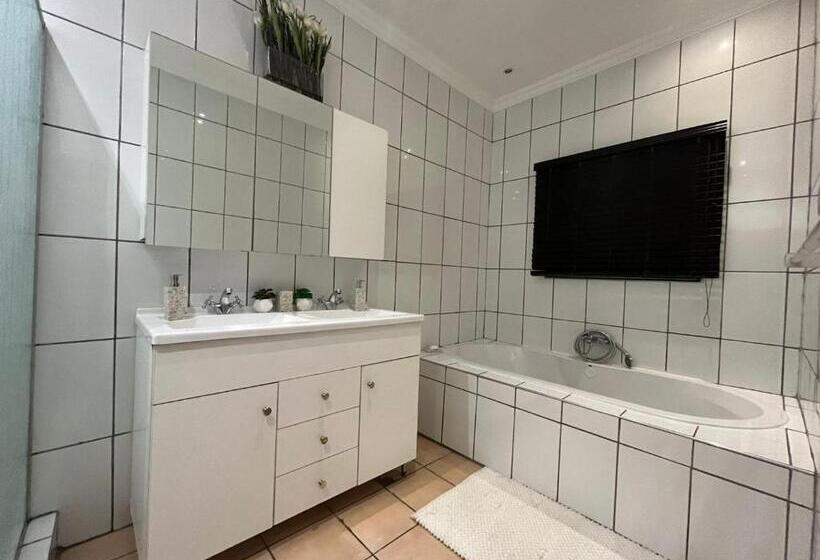 بنگله خانوادگی, Kiwi Boutique Lodges