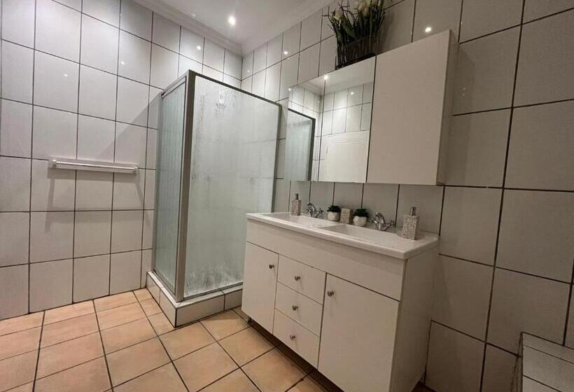 بنگله خانوادگی, Kiwi Boutique Lodges