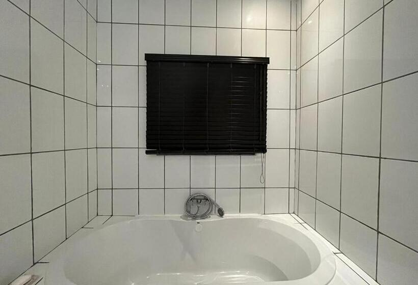 بنگله خانوادگی, Kiwi Boutique Lodges