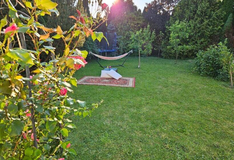 Трехместный Номер Стандарт Вид на Сад, Czech Paradise Family Guest House With Breakfast & Garden