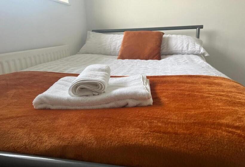Номер Deluxe, The Coral Guest House 1 Mile From Winchester Market