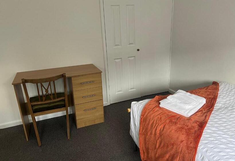 Номер Deluxe, The Coral Guest House 1 Mile From Winchester Market