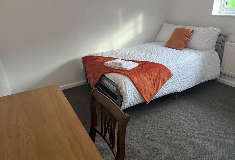 Номер Deluxe, The Coral Guest House 1 Mile From Winchester Market