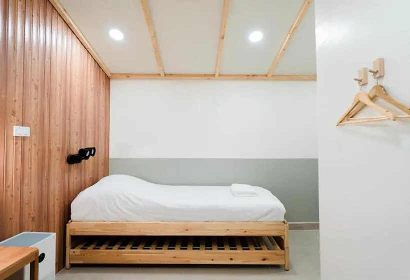 Standard Yhden Hengen Huone, Yimwhan House 01, Wat Ratchaburana