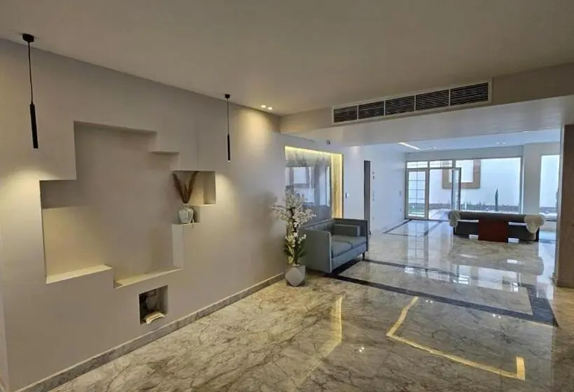 استودیوی استاندارد, Royal Elegance Room