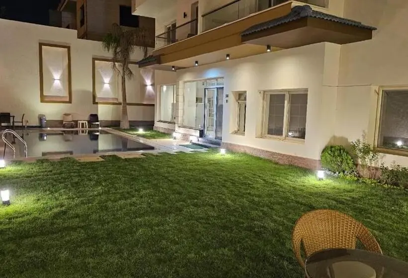 استودیوی استاندارد, Royal Elegance Room