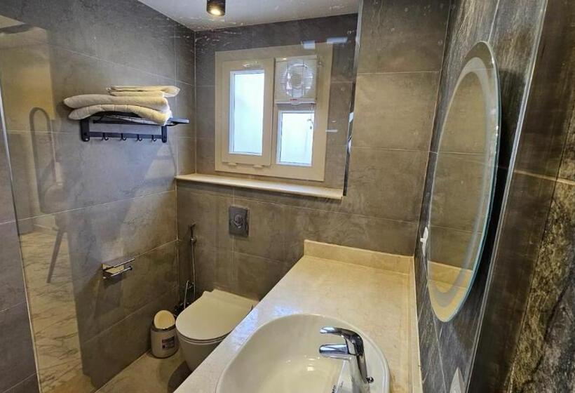 استودیوی استاندارد, Royal Elegance Room