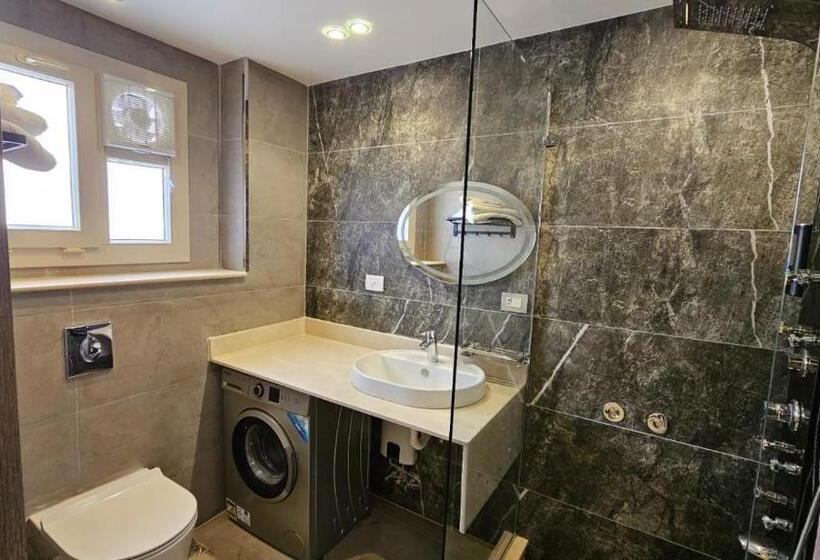 استودیوی استاندارد, Royal Elegance Room