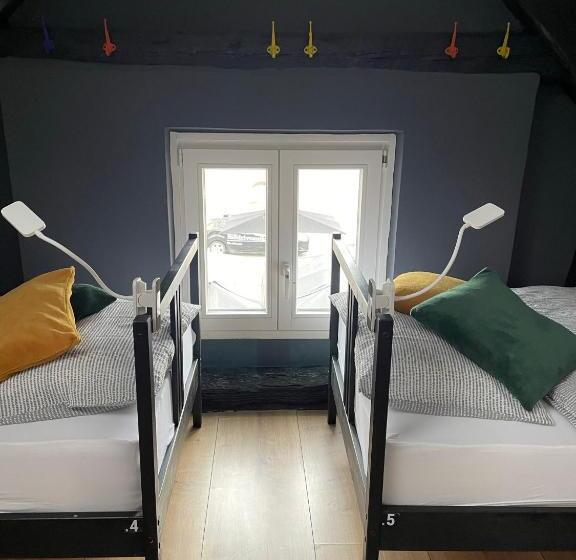 تختخواب در اتاق مشترک, Sax Pub Hostel Ljubljana