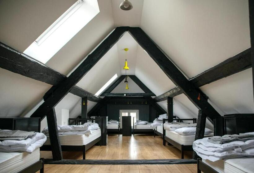 تختخواب در اتاق مشترک, Sax Pub Hostel Ljubljana