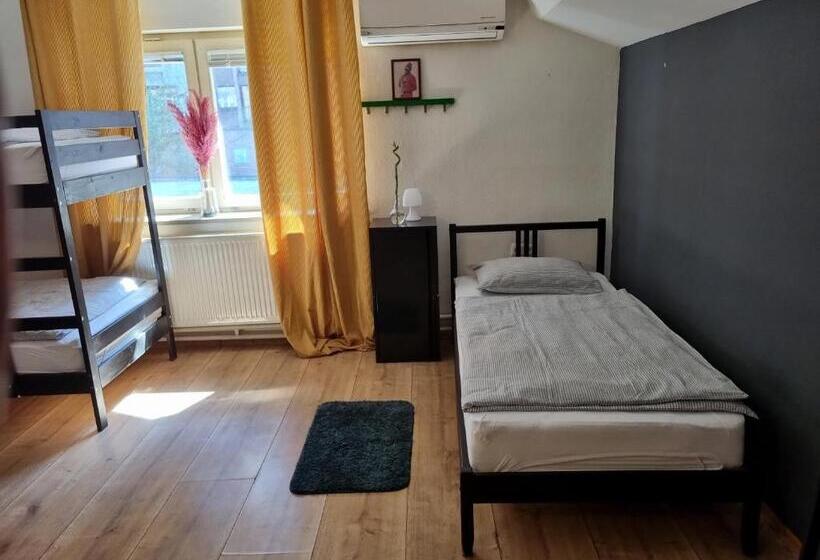 تختخواب در اتاق مشترک, Sax Pub Hostel Ljubljana