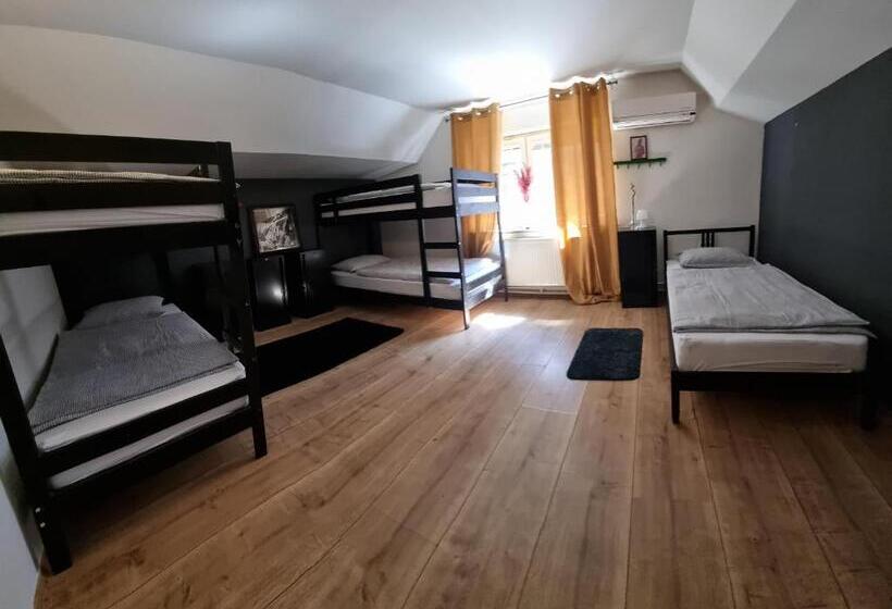 تختخواب در اتاق مشترک, Sax Pub Hostel Ljubljana