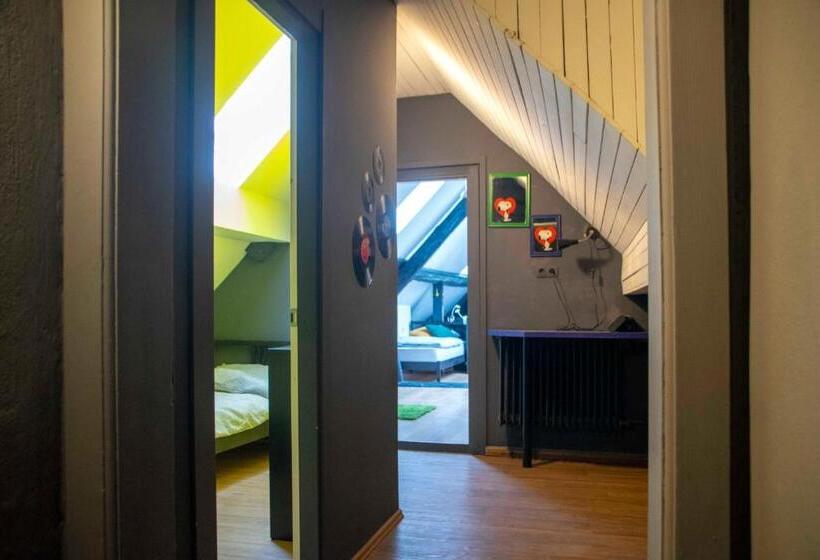 اتاق استاندارد یک تخته با سرویس بهداشتی مشترک, Sax Pub Hostel Ljubljana