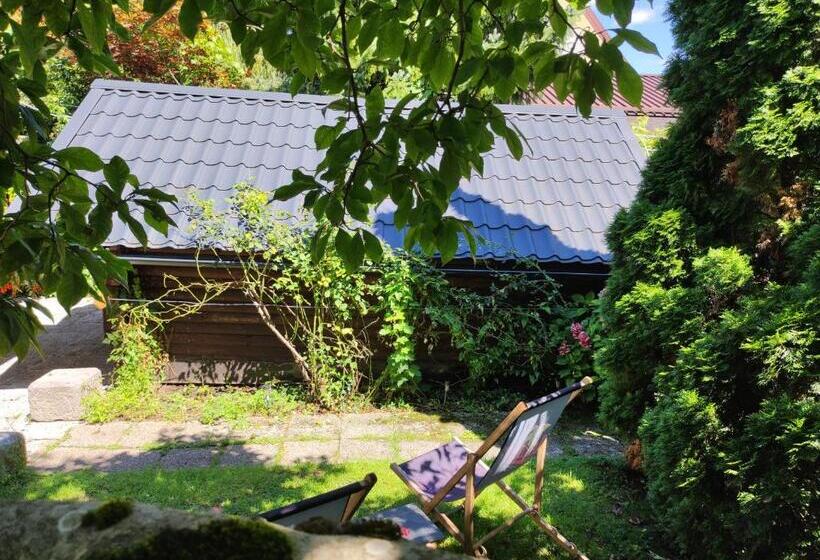 کلبه ییلاقی, Sax Pub Hostel Ljubljana