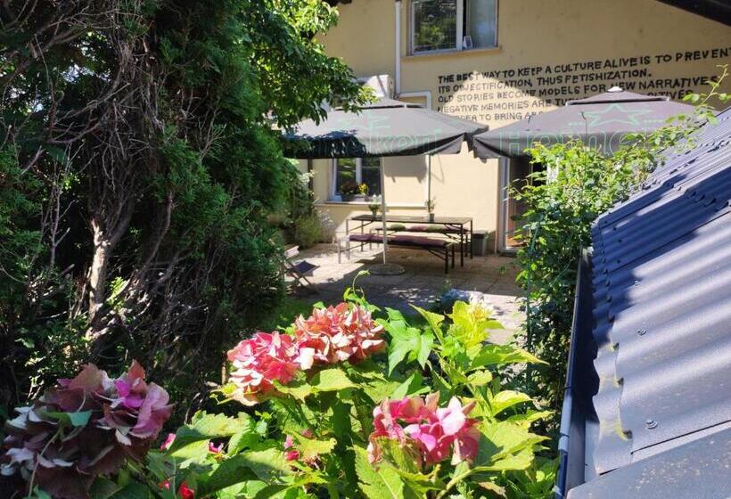 کلبه ییلاقی, Sax Pub Hostel Ljubljana
