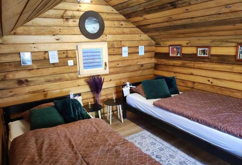 کلبه ییلاقی, Sax Pub Hostel Ljubljana