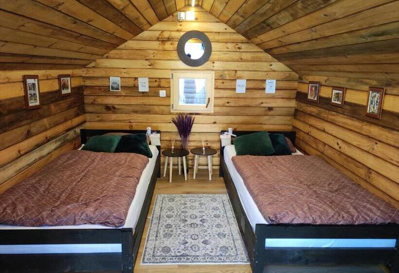 کلبه ییلاقی, Sax Pub Hostel Ljubljana