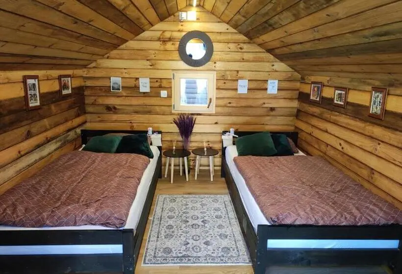 کلبه ییلاقی, Sax Pub Hostel Ljubljana
