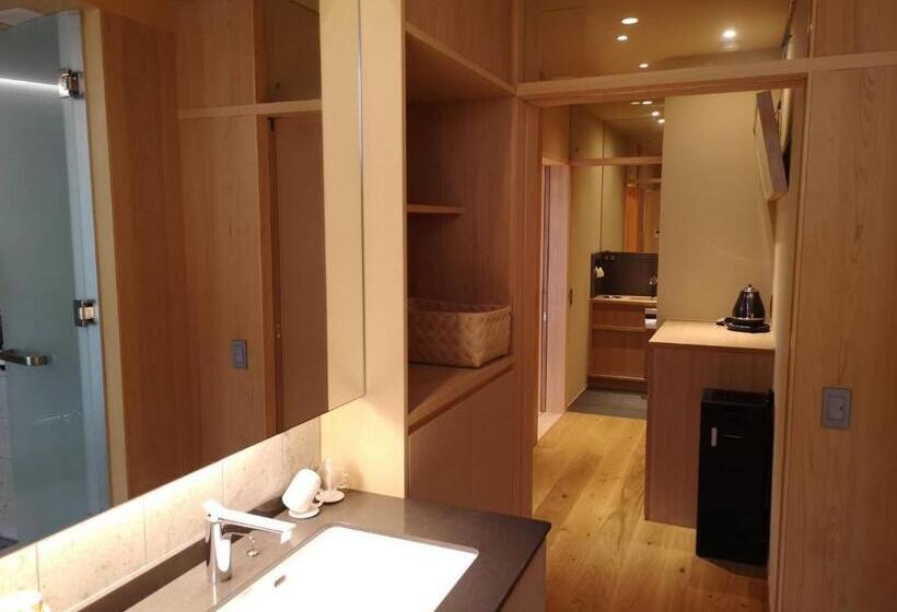 סוויטה, Temple Hotel 岸之坊