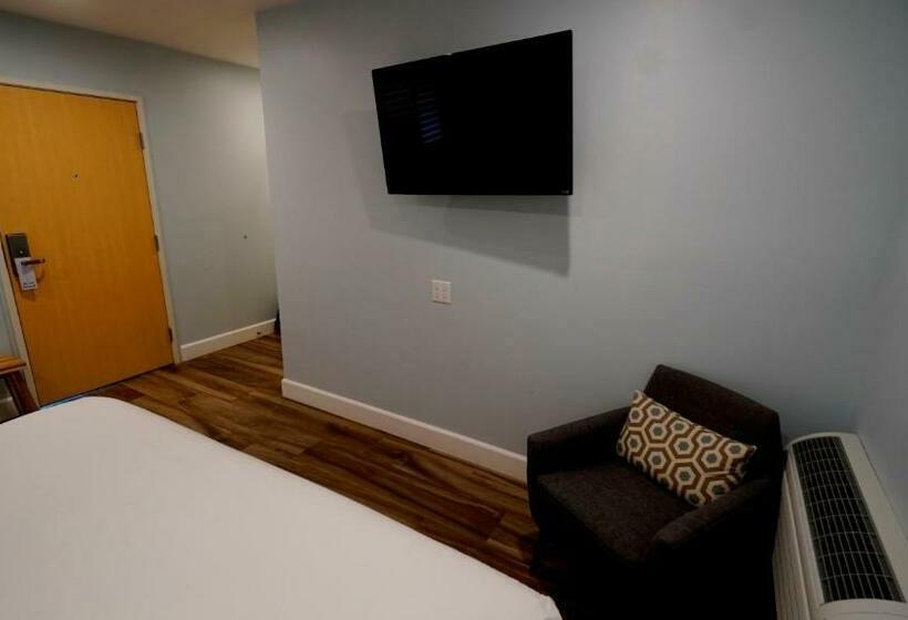 חדר דחוקס עם מיטת קינג, El Royale Hotel Near Universal Studios