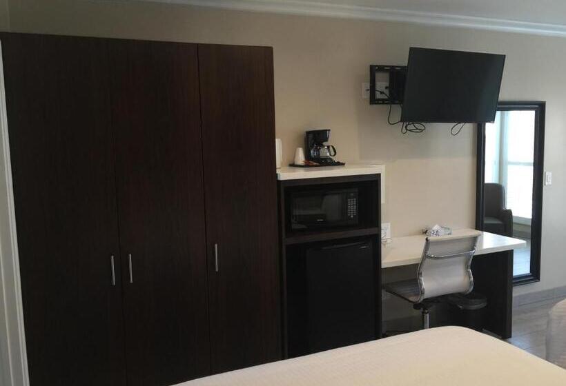 חדר דחוקס עם מיטת קינג, El Royale Hotel Near Universal Studios