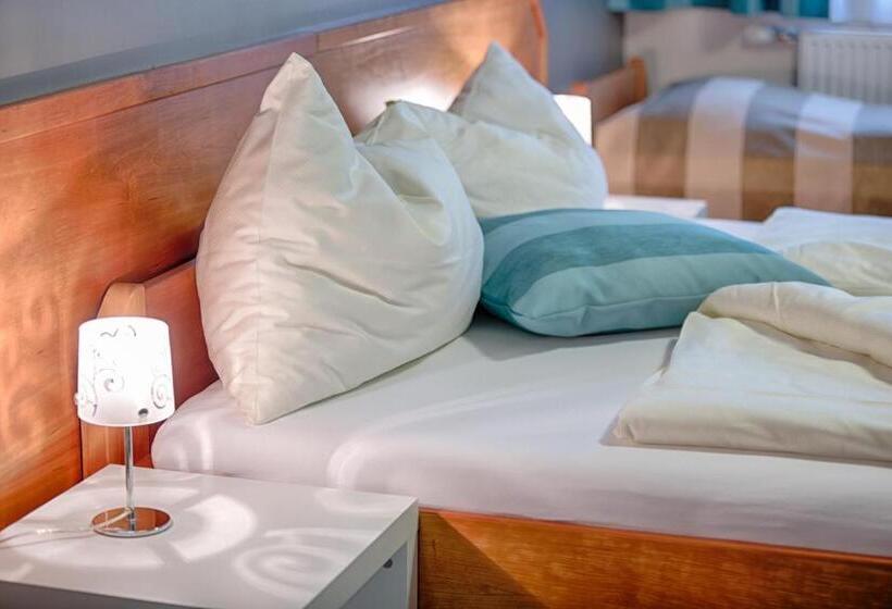 غرفة قياسية ثلاثية مزودة بشرفة, Frühstückshotel Waldbauer