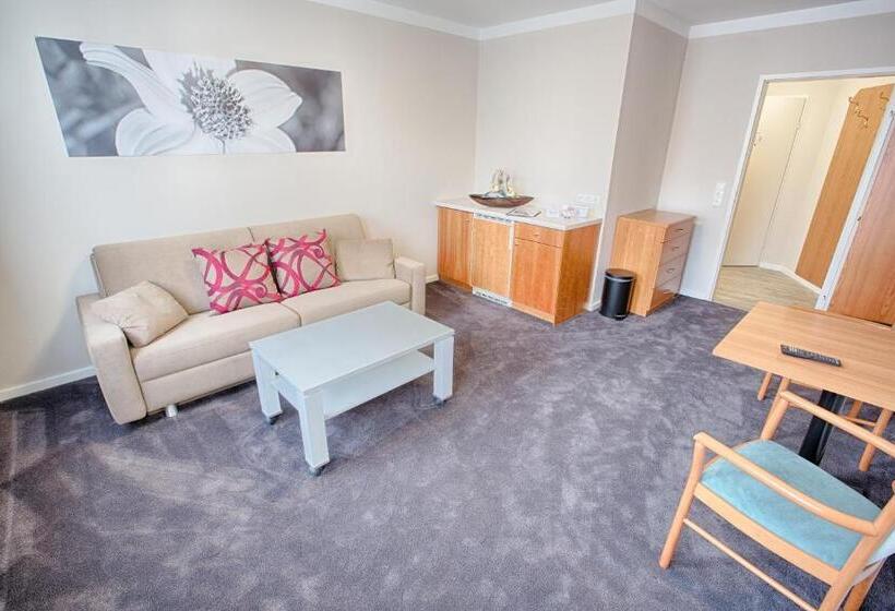 جناح, Frühstückshotel Waldbauer