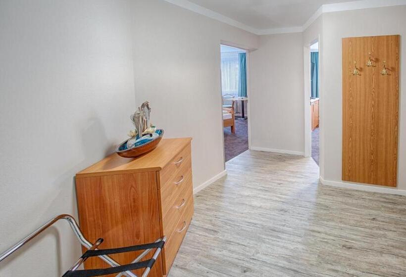 جناح, Frühstückshotel Waldbauer