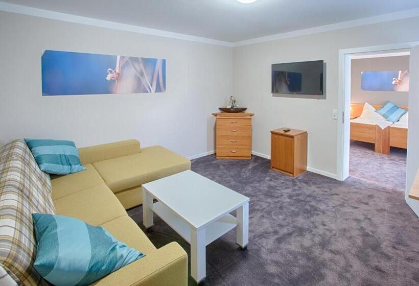 جناح, Frühstückshotel Waldbauer