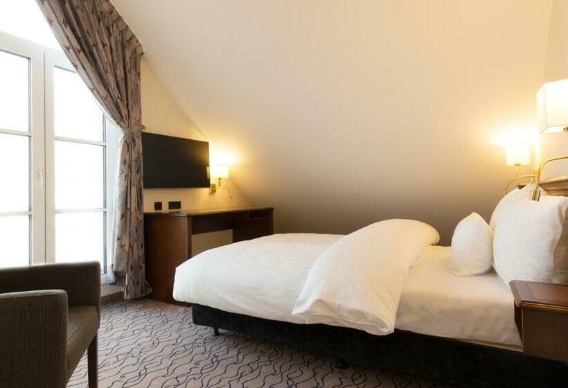 带露台的套间, Advastay By King's