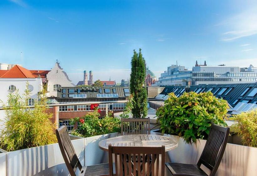 带露台的套间, Advastay By King's