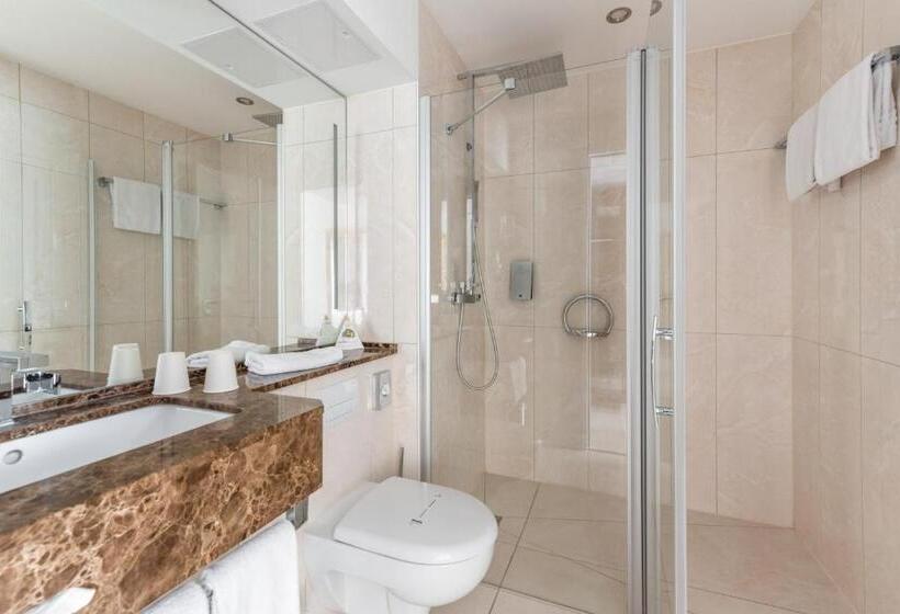 俱乐部房间, Advastay By King's