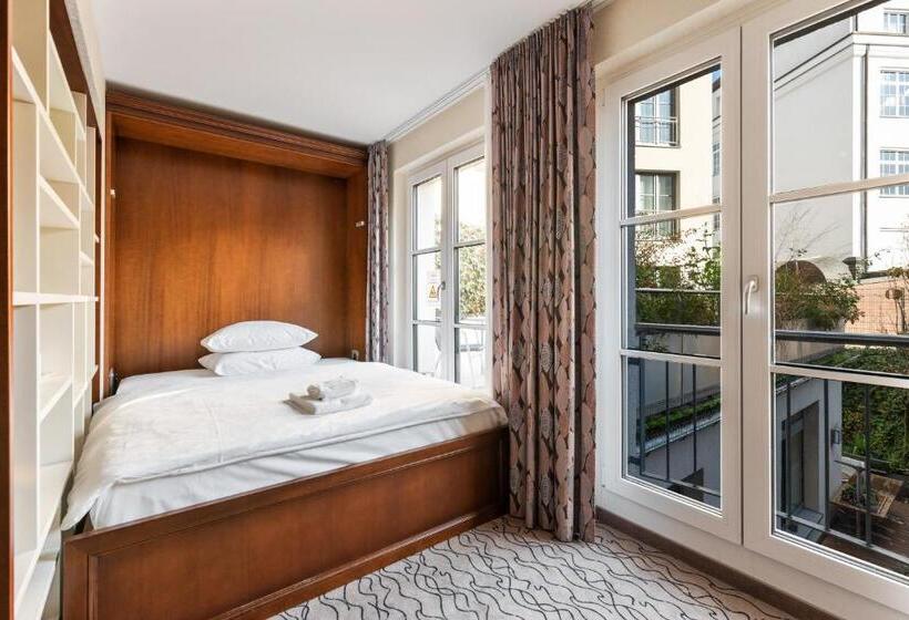 标准三人间, Advastay By King's