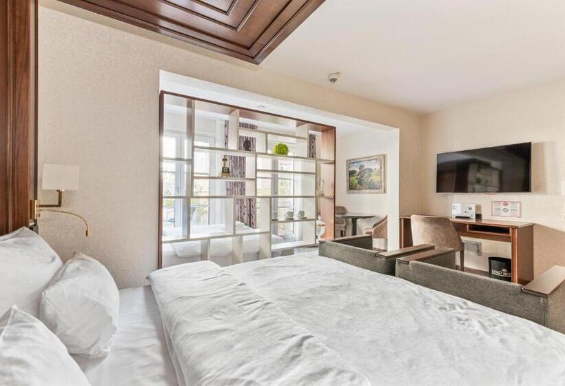 标准三人间, Advastay By King's