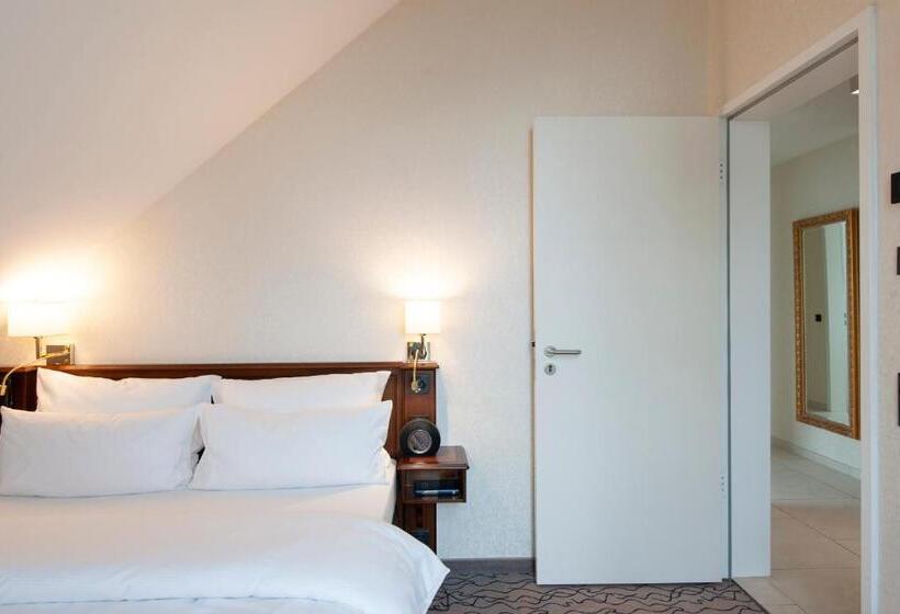 带露台的套间, Advastay By King's