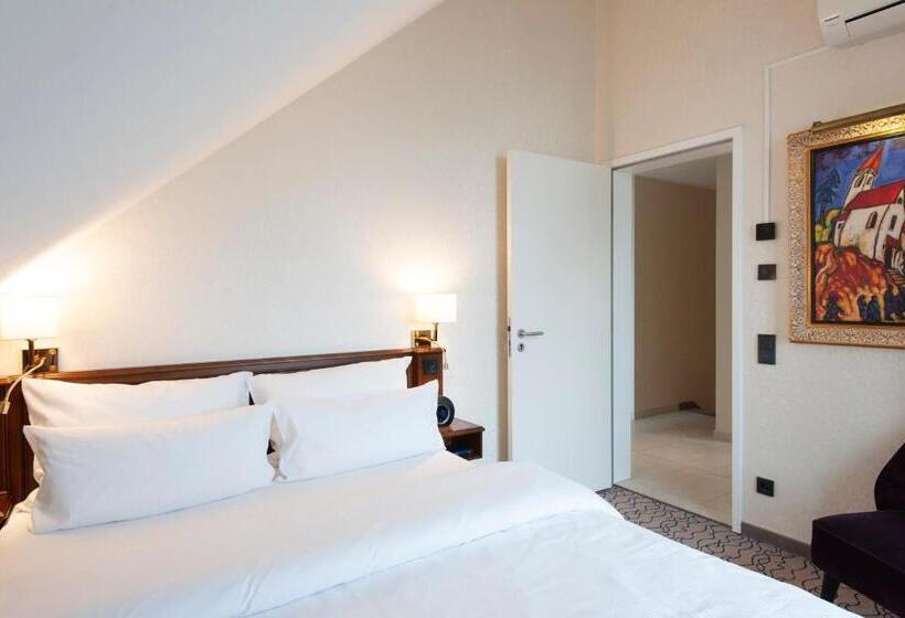 带露台的套间, Advastay By King's