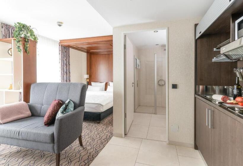 豪华工作室, Advastay By King's