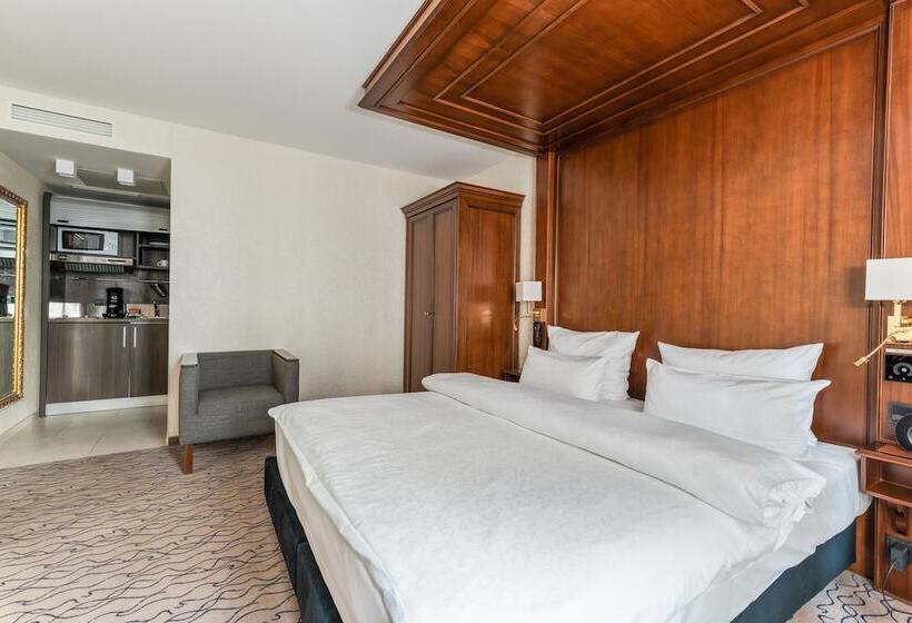 俱乐部房间, Advastay By King's