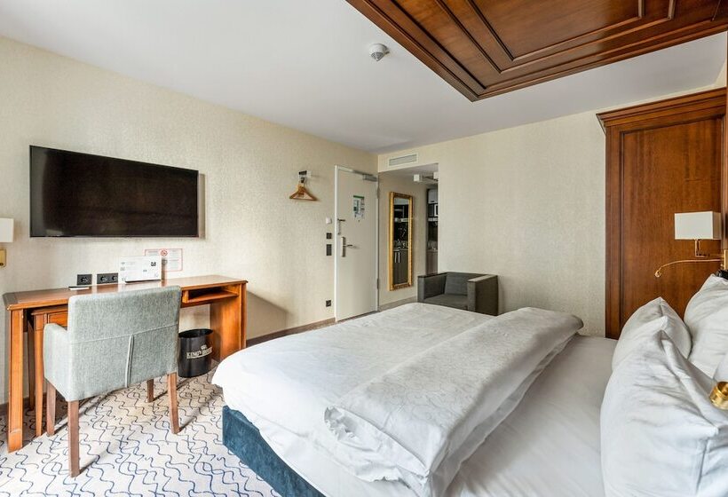 俱乐部房间, Advastay By King's