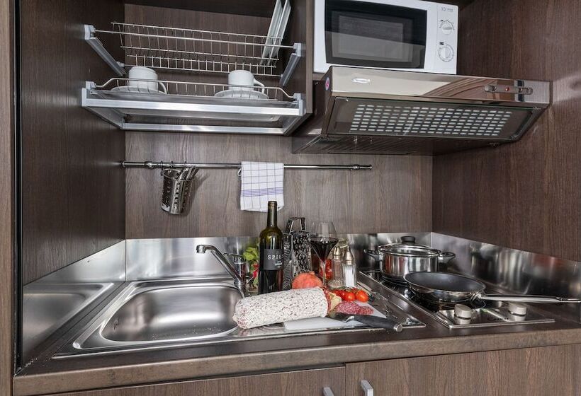 俱乐部房间, Advastay By King's