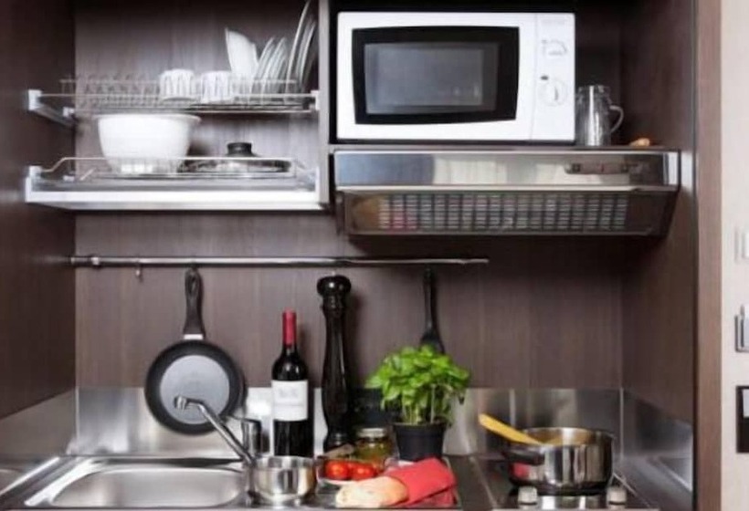 俱乐部房间, Advastay By King's