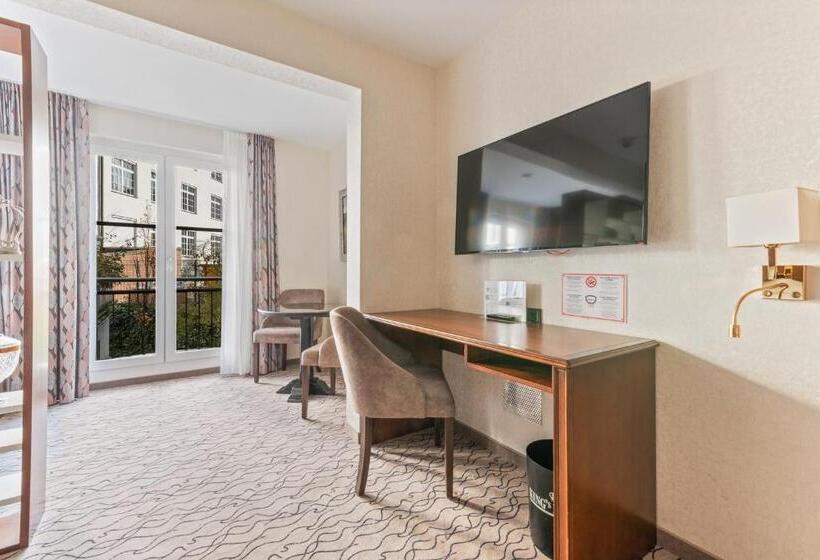 标准三人间, Advastay By King's