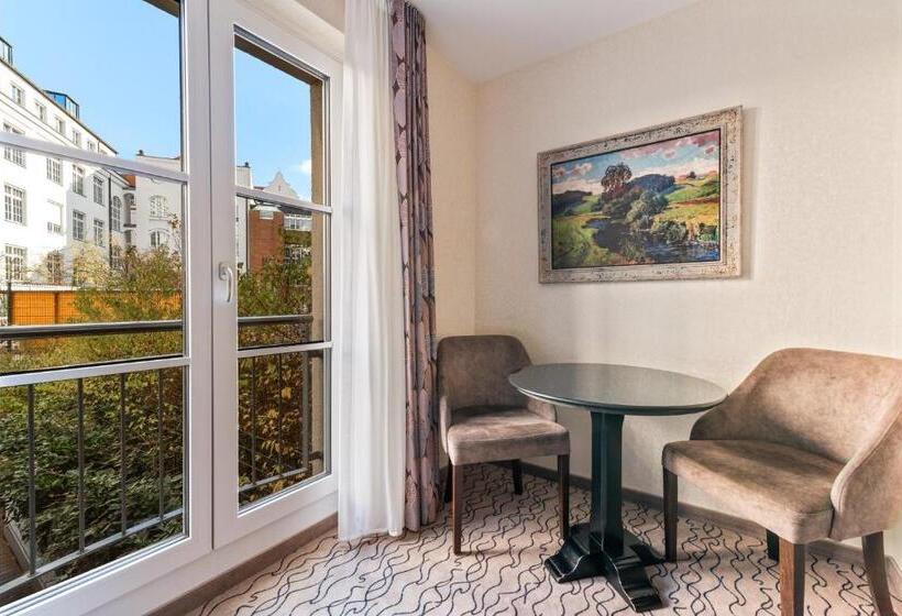 标准三人间, Advastay By King's