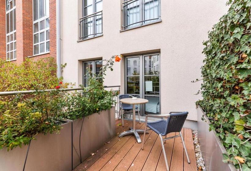 标准三人间, Advastay By King's