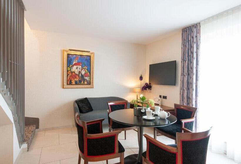 带露台的套间, Advastay By King's