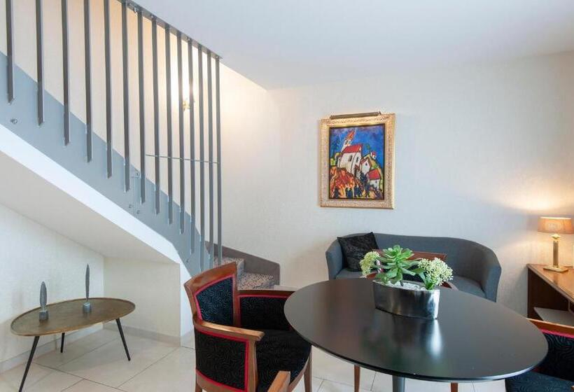 带露台的套间, Advastay By King's